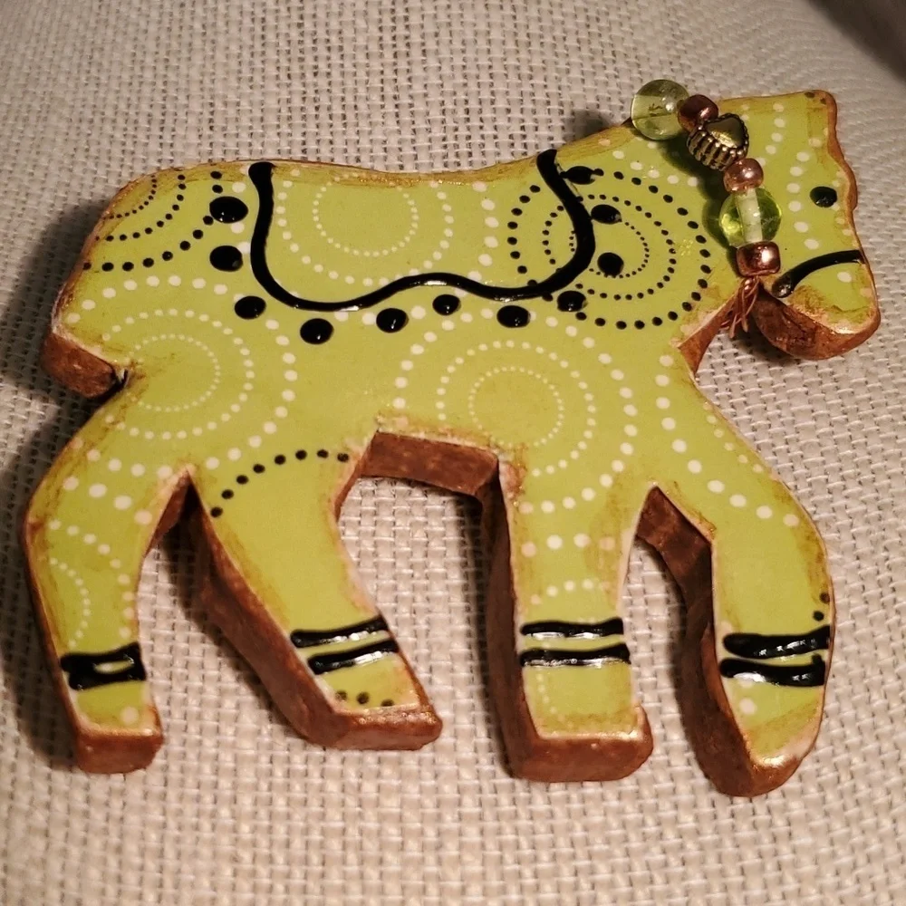 🧿 NWOT LIME GREEN HORSE BROOCH